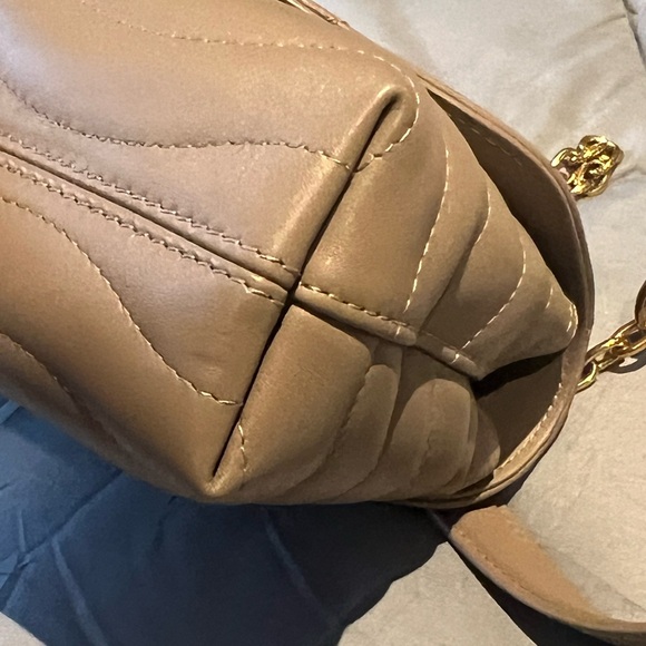 New Wave Chain Bag NM Quilted Leather MM - Picture 8 of 13